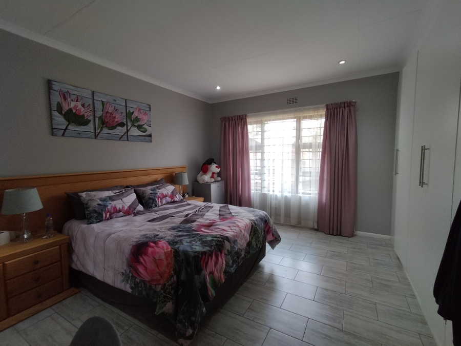 6 Bedroom Property for Sale in Discovery Gauteng