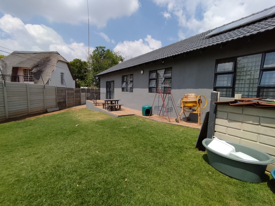 6 Bedroom Property for Sale in Discovery Gauteng