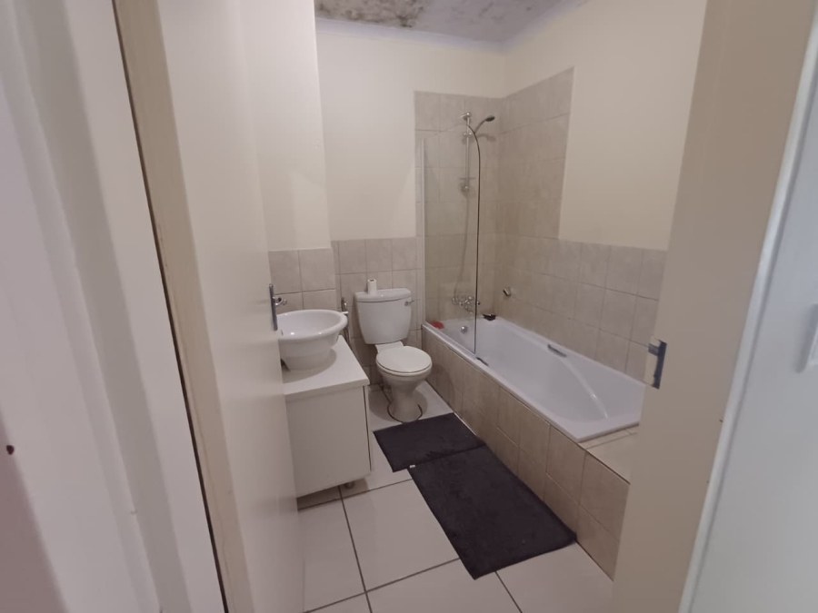 2 Bedroom Property for Sale in Noordheuwel Gauteng