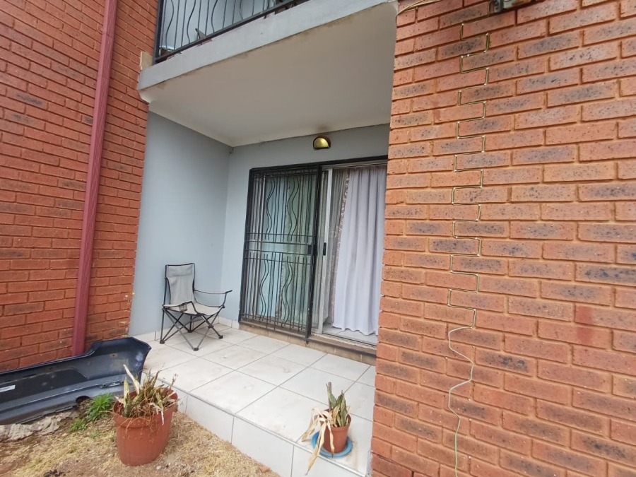 2 Bedroom Property for Sale in Noordheuwel Gauteng