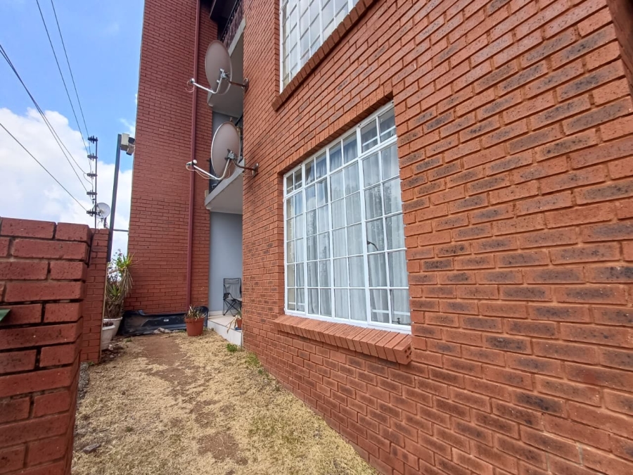 2 Bedroom Property for Sale in Noordheuwel Gauteng