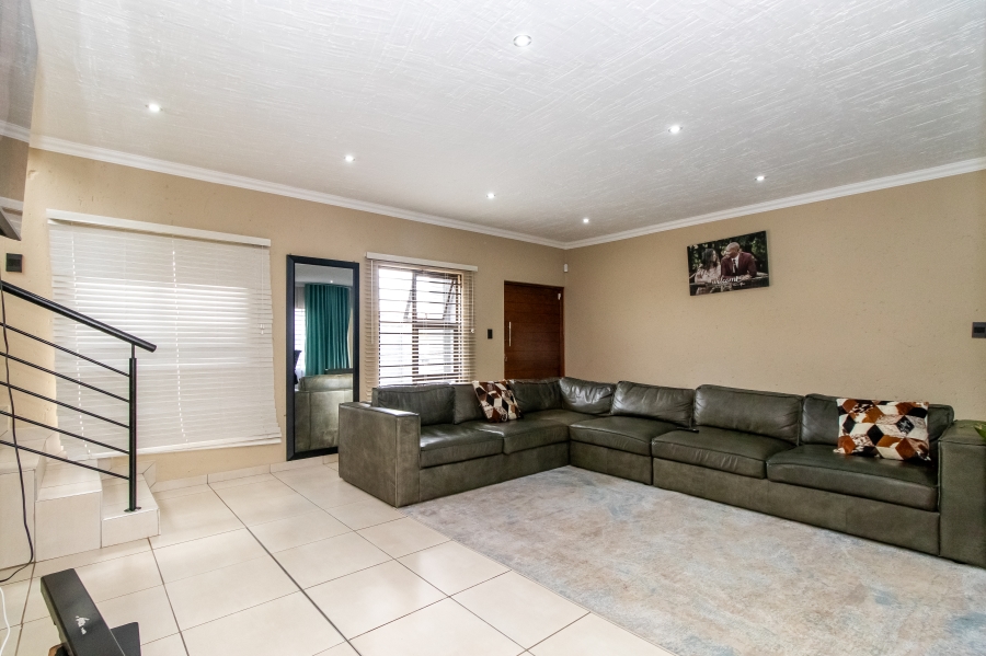 3 Bedroom Property for Sale in Halfway House Gauteng