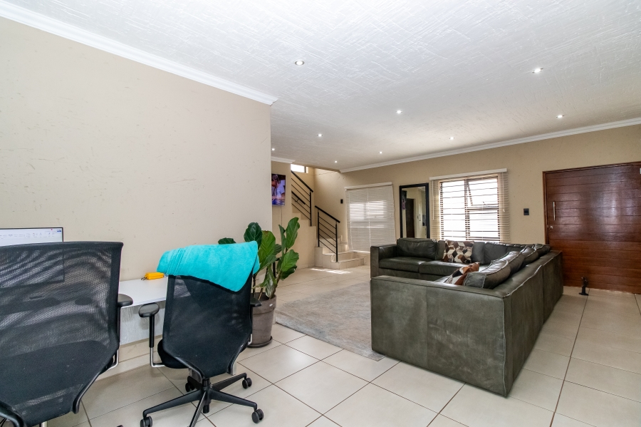3 Bedroom Property for Sale in Halfway House Gauteng