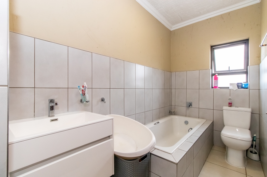 3 Bedroom Property for Sale in Halfway House Gauteng