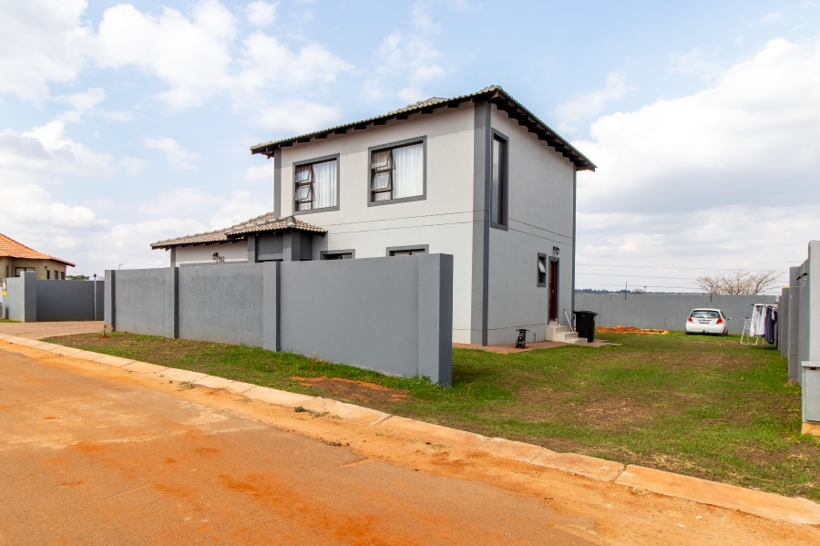 3 Bedroom Property for Sale in Halfway House Gauteng