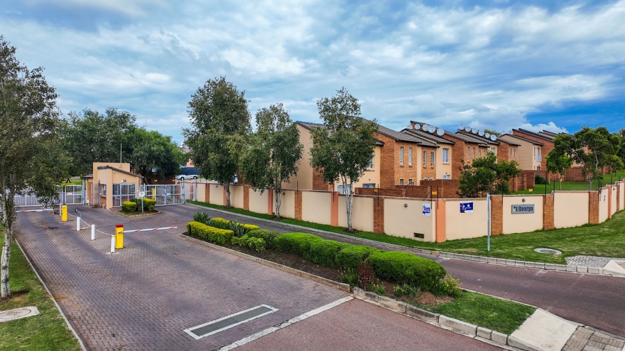 2 Bedroom Property for Sale in Noordwyk Gauteng