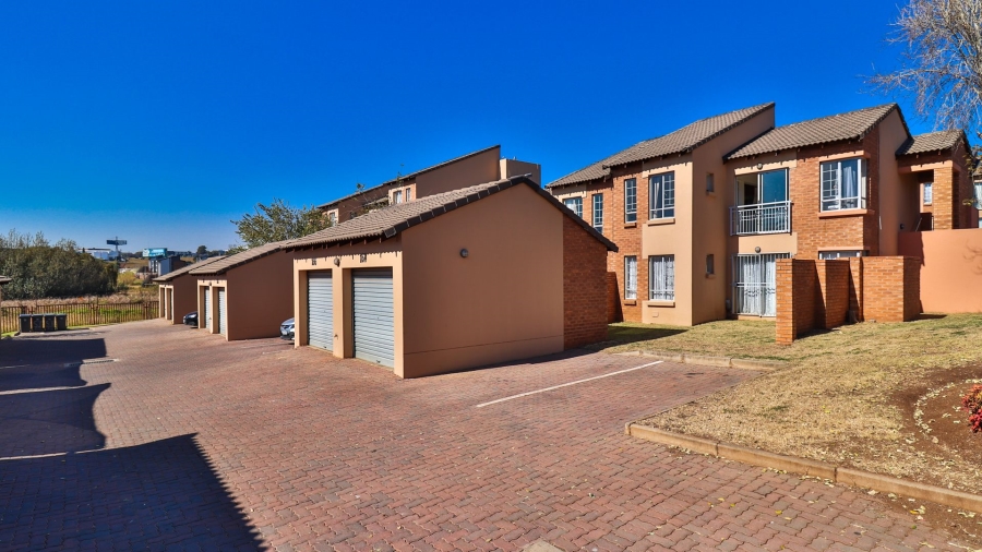 2 Bedroom Property for Sale in Noordwyk Gauteng