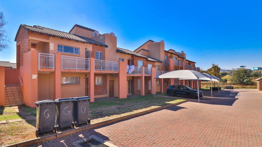 2 Bedroom Property for Sale in Noordwyk Gauteng