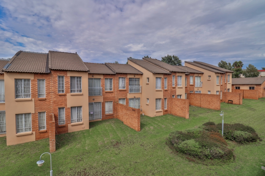 2 Bedroom Property for Sale in Erand Gardens Gauteng