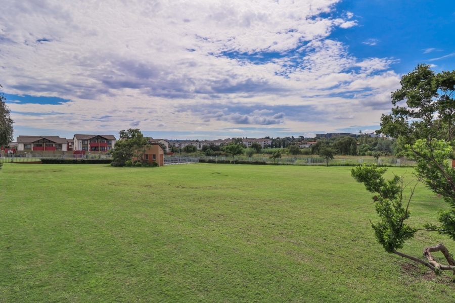 2 Bedroom Property for Sale in Erand Gardens Gauteng