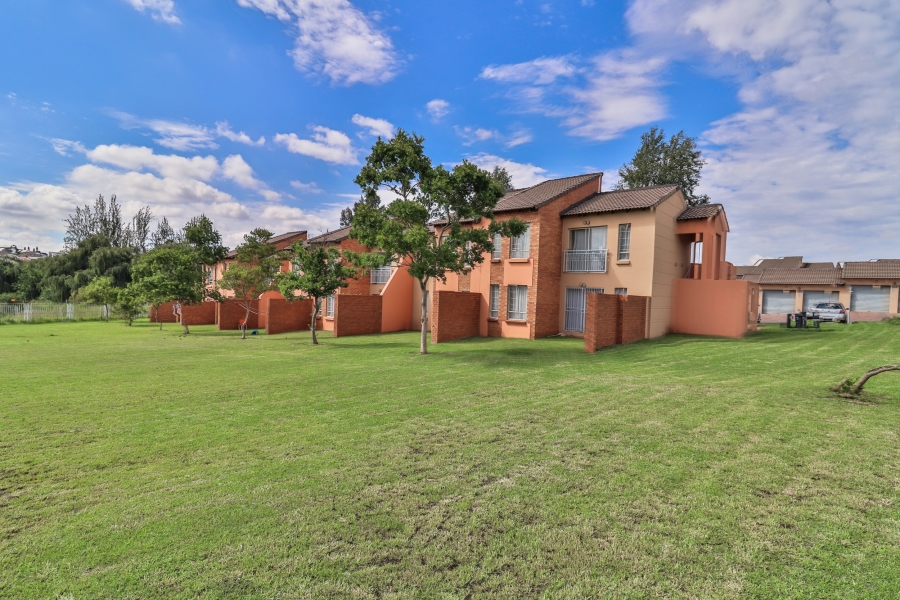 2 Bedroom Property for Sale in Erand Gardens Gauteng