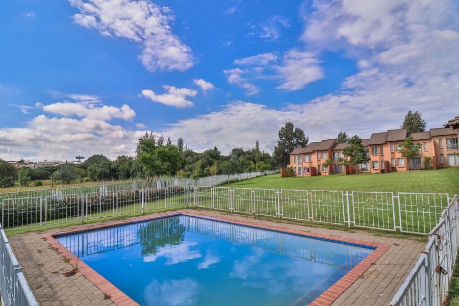 2 Bedroom Property for Sale in Erand Gardens Gauteng