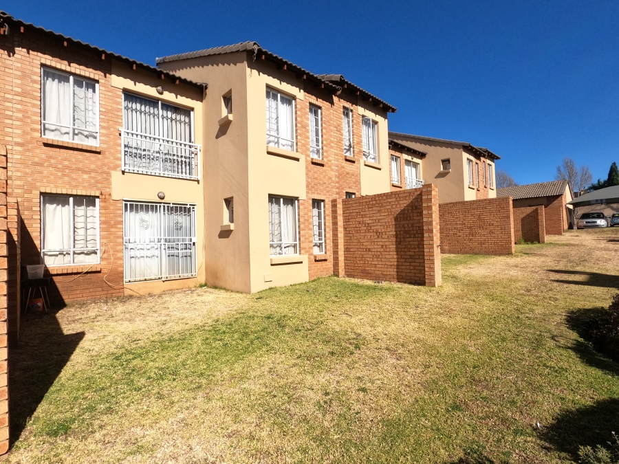 2 Bedroom Property for Sale in Erand Gardens Gauteng
