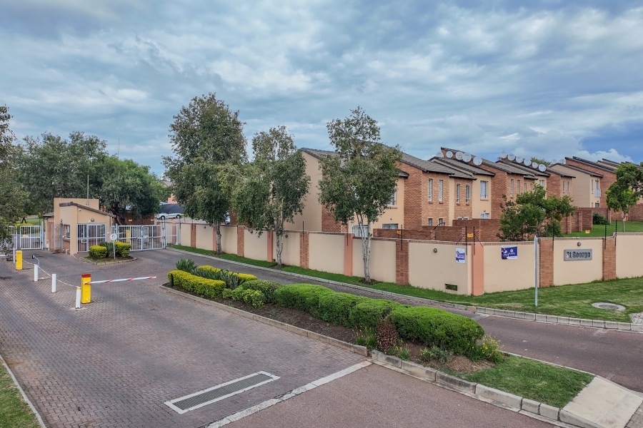 2 Bedroom Property for Sale in Erand Gardens Gauteng