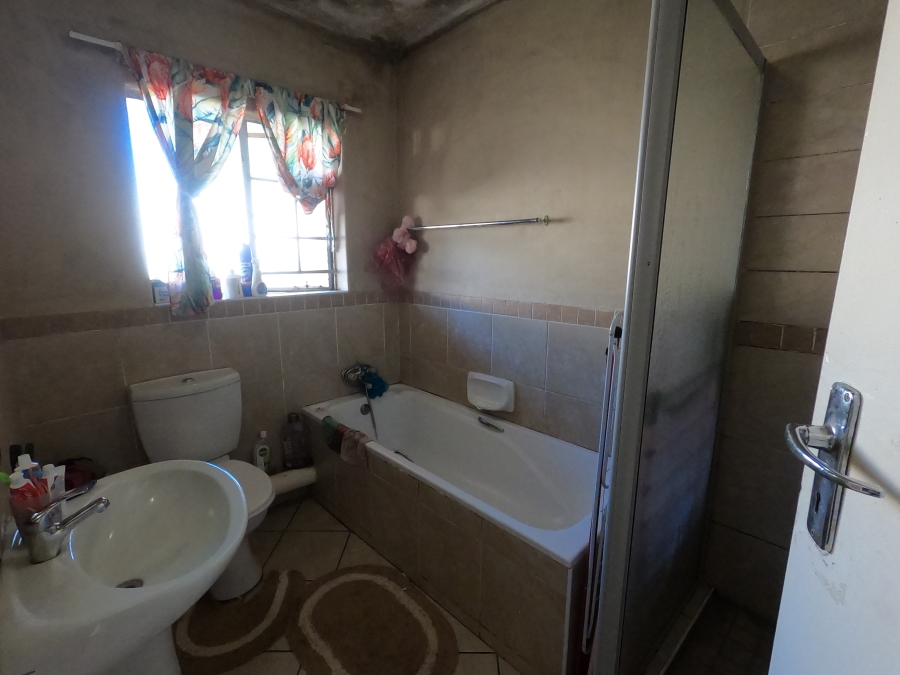 2 Bedroom Property for Sale in Erand Gardens Gauteng