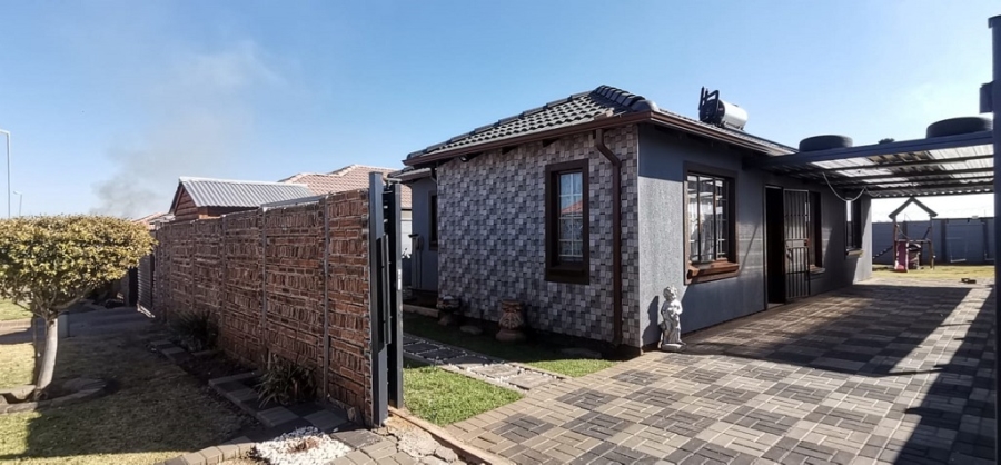 3 Bedroom Property for Sale in Sky City Gauteng