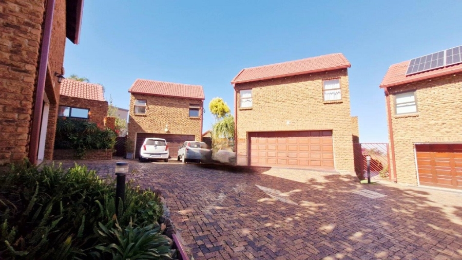 3 Bedroom Property for Sale in Bassonia Gauteng
