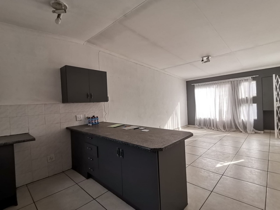 2 Bedroom Property for Sale in Mulbarton Gauteng