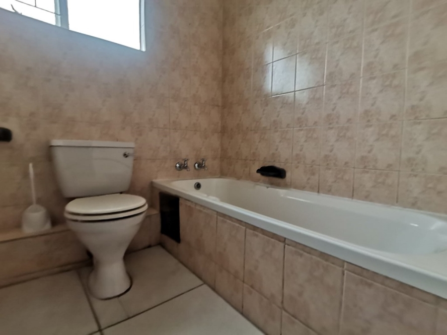 2 Bedroom Property for Sale in Mulbarton Gauteng