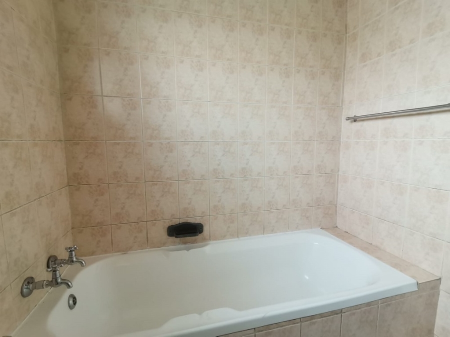2 Bedroom Property for Sale in Mulbarton Gauteng