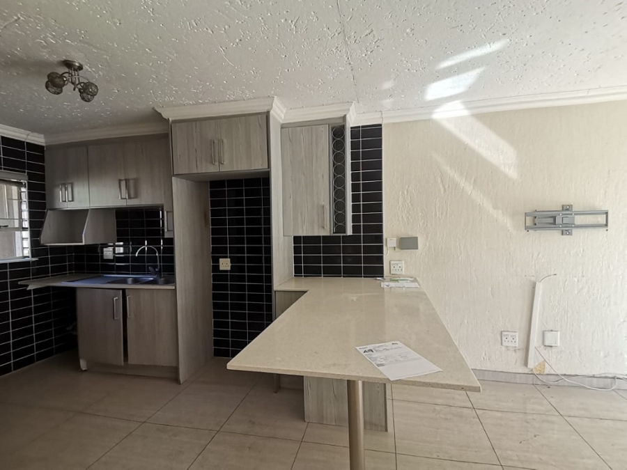 3 Bedroom Property for Sale in Glenanda Gauteng