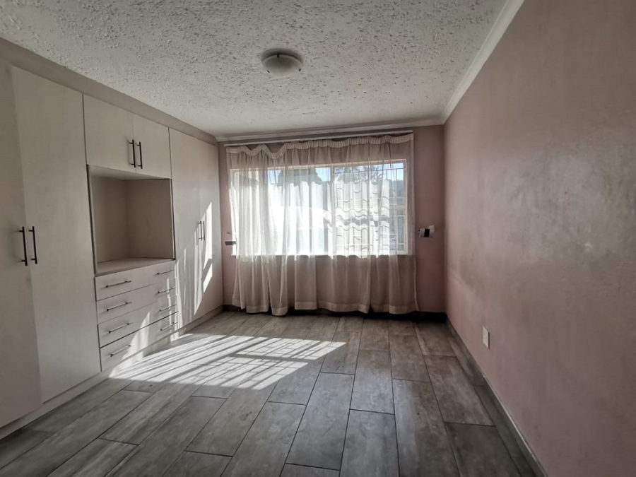3 Bedroom Property for Sale in Glenanda Gauteng