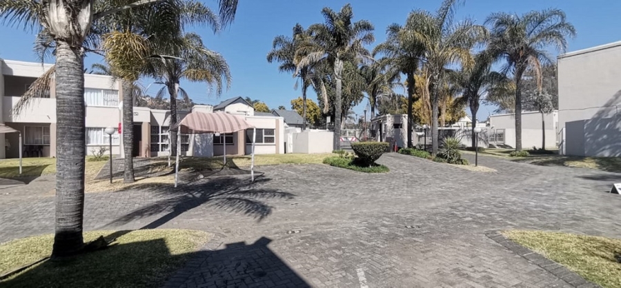3 Bedroom Property for Sale in Glenanda Gauteng