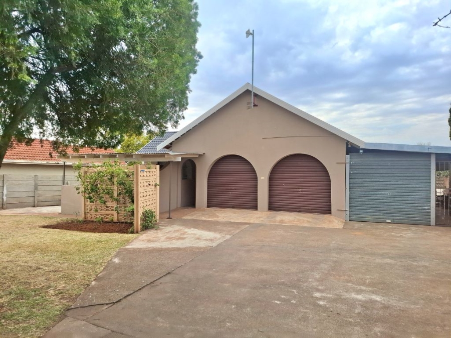 3 Bedroom Property for Sale in Westonaria Gauteng