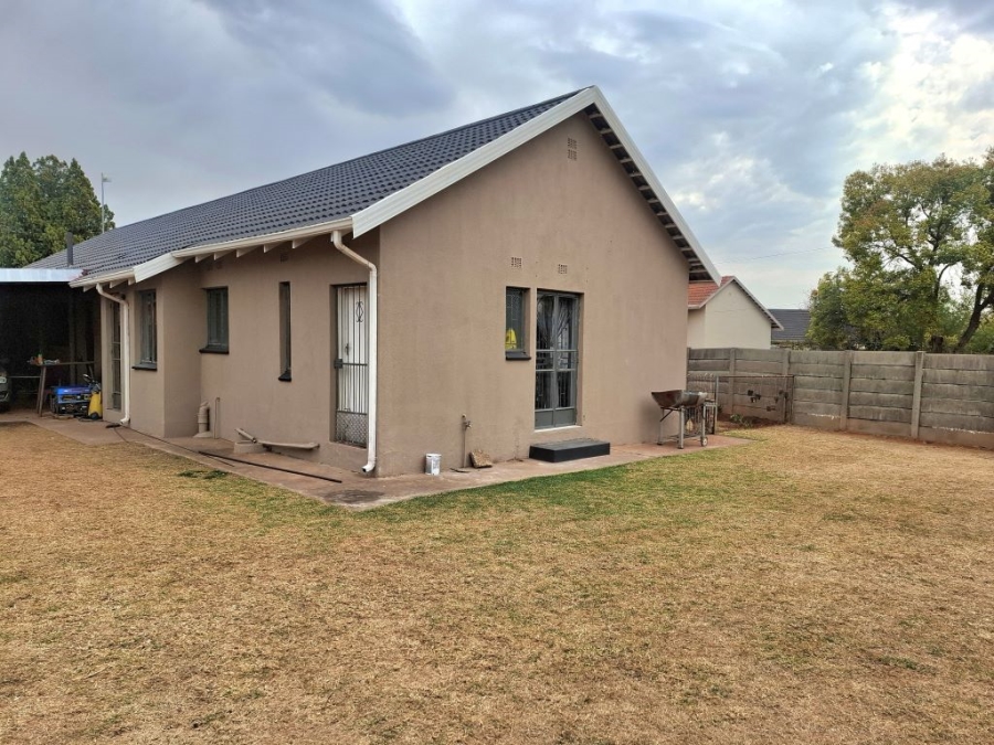 3 Bedroom Property for Sale in Westonaria Gauteng