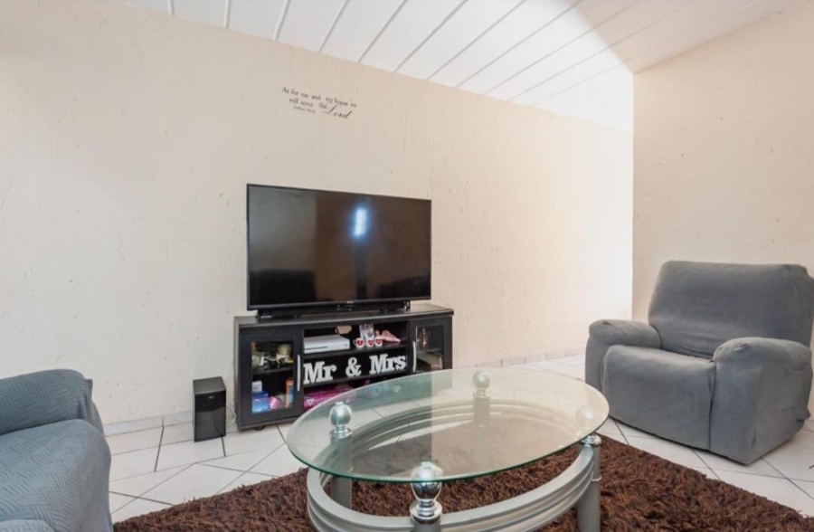 2 Bedroom Property for Sale in Oakdene Gauteng
