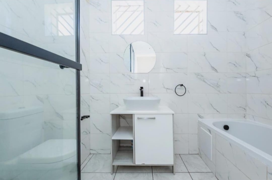 2 Bedroom Property for Sale in Oakdene Gauteng