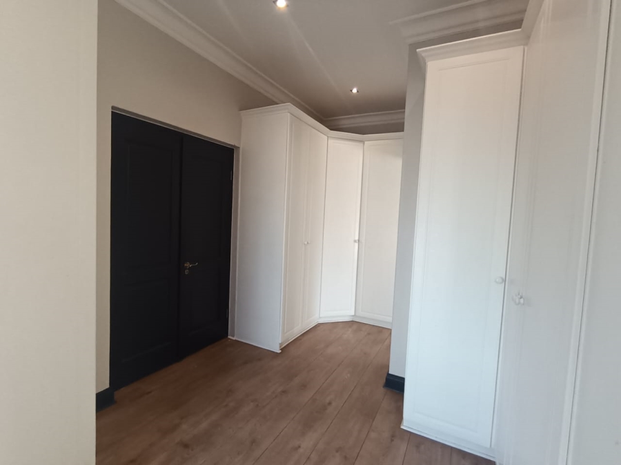 5 Bedroom Property for Sale in Dainfern Valley Gauteng