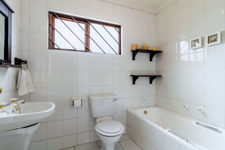 4 Bedroom Property for Sale in Morningside Manor Gauteng