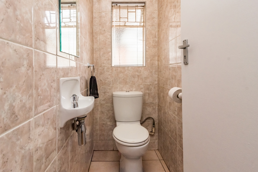 4 Bedroom Property for Sale in Constantia Kloof Gauteng