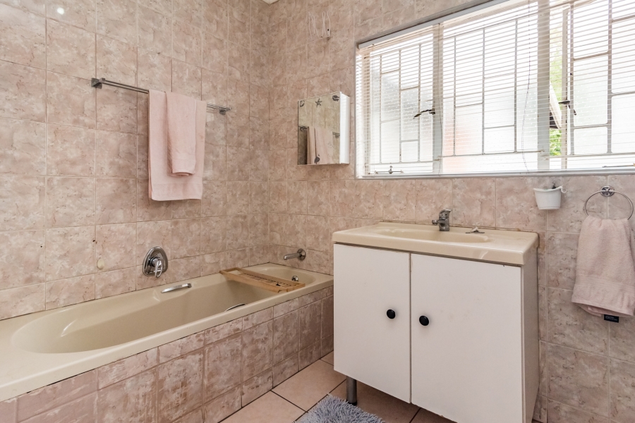 4 Bedroom Property for Sale in Constantia Kloof Gauteng