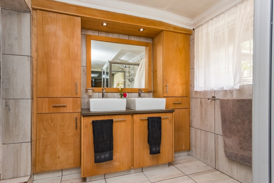 4 Bedroom Property for Sale in Constantia Kloof Gauteng