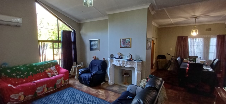 4 Bedroom Property for Sale in Oberholzer Gauteng