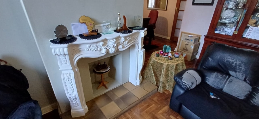 4 Bedroom Property for Sale in Oberholzer Gauteng
