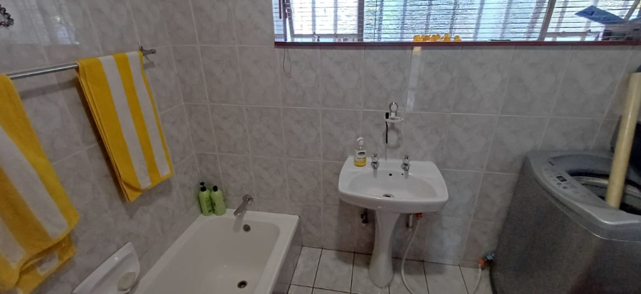 4 Bedroom Property for Sale in Oberholzer Gauteng