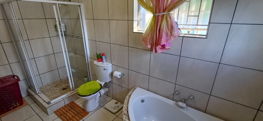 4 Bedroom Property for Sale in Oberholzer Gauteng