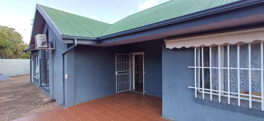 4 Bedroom Property for Sale in Oberholzer Gauteng