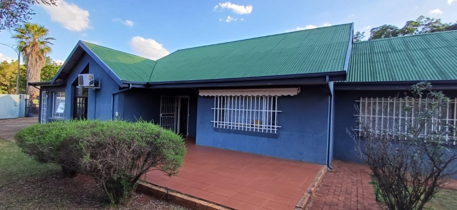 4 Bedroom Property for Sale in Oberholzer Gauteng