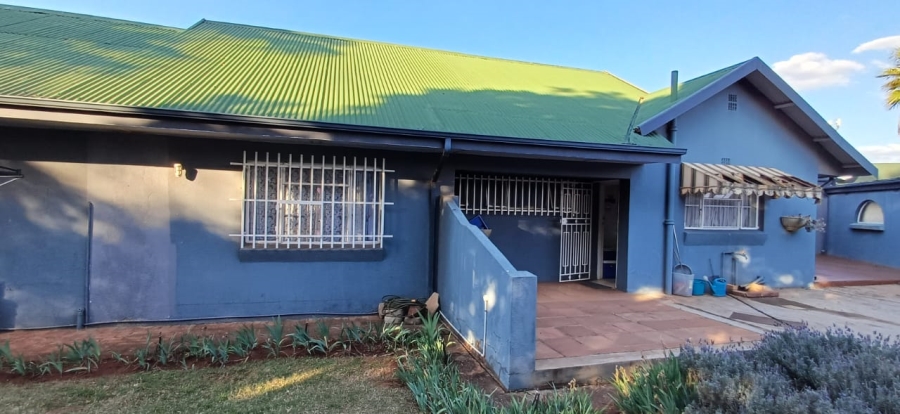 4 Bedroom Property for Sale in Oberholzer Gauteng
