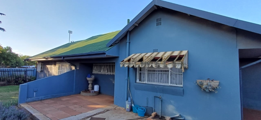 4 Bedroom Property for Sale in Oberholzer Gauteng