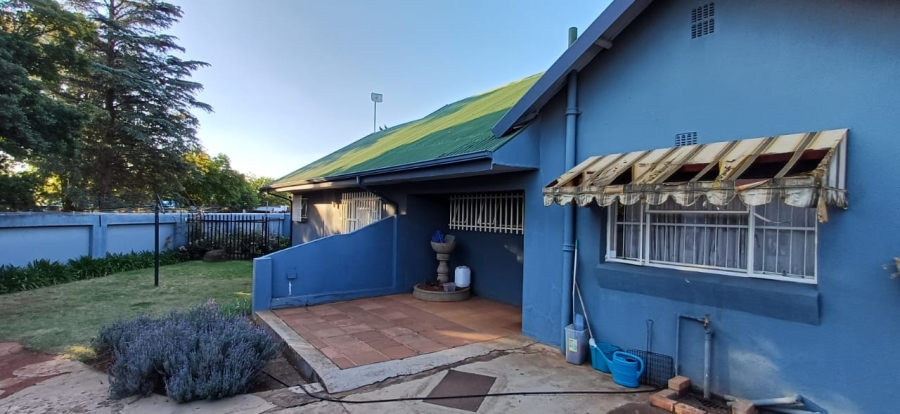 4 Bedroom Property for Sale in Oberholzer Gauteng