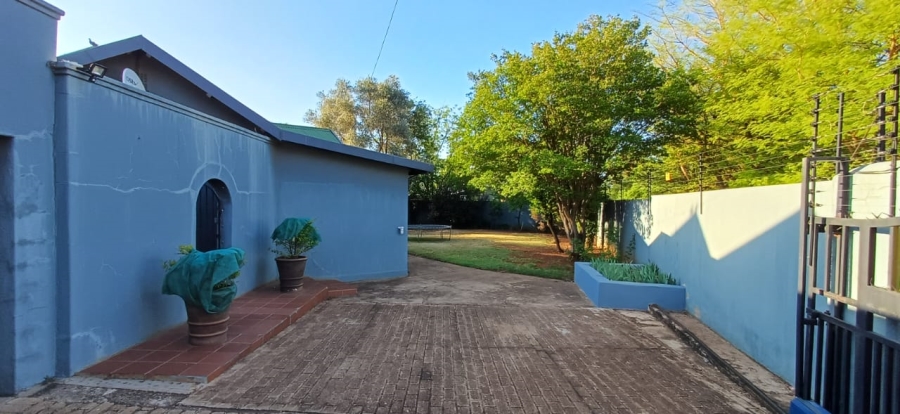 4 Bedroom Property for Sale in Oberholzer Gauteng