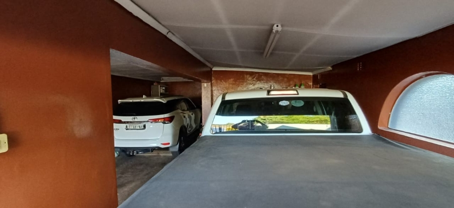 4 Bedroom Property for Sale in Oberholzer Gauteng