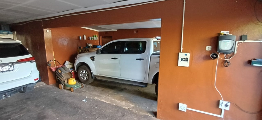 4 Bedroom Property for Sale in Oberholzer Gauteng