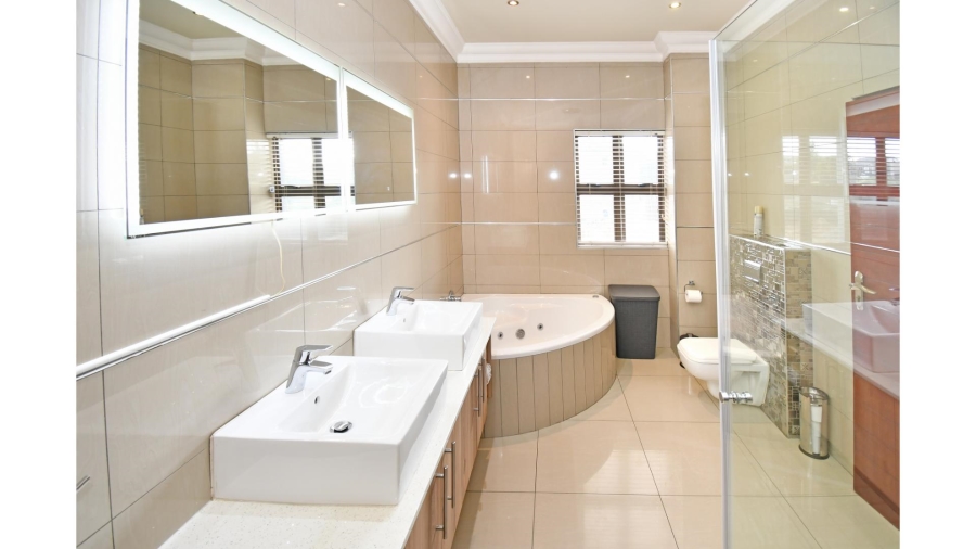 4 Bedroom Property for Sale in Blue Valley Golf Estate Gauteng