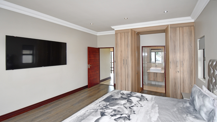 4 Bedroom Property for Sale in Blue Valley Golf Estate Gauteng